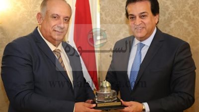 وزير التعليم العالى يلتقي نظيرة الفلسطيني لبحث سبل التعاون بين البلدين