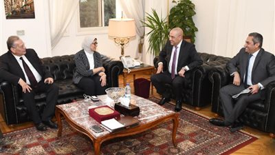 وزيرا الإسكان والصحة يبحثان أوجه التعاون فى تطوير المستشفيات والمنشآت الصحية