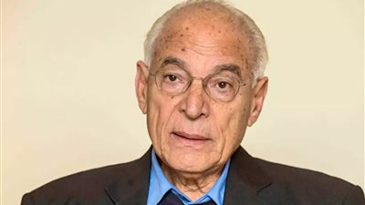 فاروق الباز: المعلمون احسن فئات المجتمع.. ويطالب بضرورة حصولهم على اعلى المرتبات