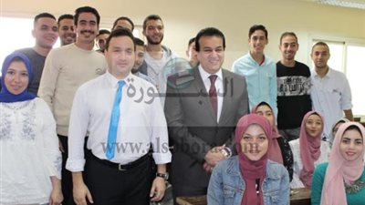 فى زيارات مفاجئة.. وزير التعليم العالى يتفقد عدداً من المعاهد التعليمية بالقاهرة
