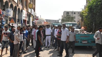 جهاز القاهرة الجديدة يشُن حملات لإزالة الإشغالات وغلق وتشميع المولات المخالفة بمراكز الخدمات بالمدينة