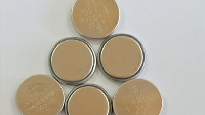 التعليم العالى والبحث العلمى: لأول مرة فى مصر .. مركز بحوث وتطوير الفلزات ينتج بطاريات الليثيوم