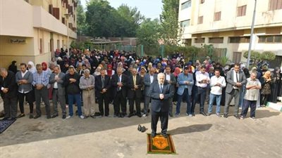 رئيس جامعة القاهرة يؤدى صلاة الغائب على طالبة طب بيطرى سقطت من شرفة عرفتها بالمدينة الجامعية