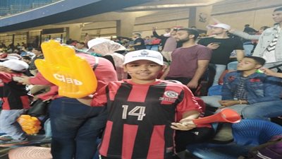 طلاب المدارس يساندون منتخب مصر الأولمبي بمدرجات ستاد القاهرة أمام مالي وغانا