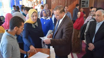 رئيس جامعة سوهاج يتابع الجولة الأولى لانتخابات اتحاد الطلاب