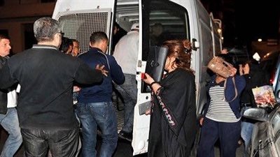 القبض على موظف وزوجته يديران شبكة لتبادل الزوجات بالشرابية 