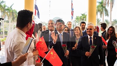 خلال افتتاحه قسم اللغة الصينية بالجامعة البريطانية.. السفير الصيني : الرئيس السيسي سينتقل بمصر إلي مكانة اقتصادية مرموقة