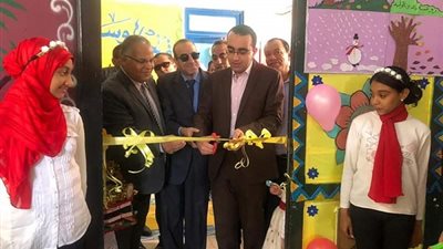 نائب محافظ الاسماعيلية والسكرتير العام ووكيل الوزارة يشهدون معرض الوسائل التعليمة بإدارة فايد التعليمية