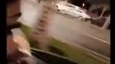 فتاتان يتحرشان بالشباب يثر ازمة بالسعودية.. فيديو