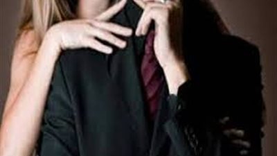 مديرة بنك تبتز 200 رجل جنسيًا لانهاء مصالحهم