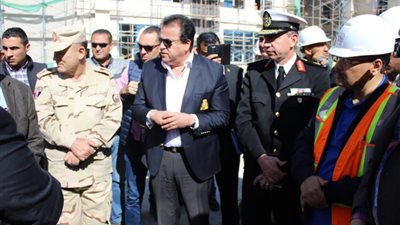وزير التعليم العالى يتفقد منشآت جامعة العلمين الدولية للعلوم والتكنولوجيا