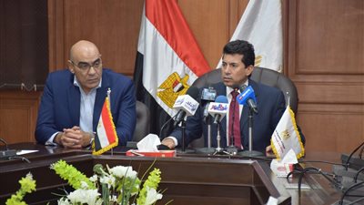 وزير الرياضة يستعرض استعدادات استضافة مصر لكأس العالم لكرة اليد 2021 