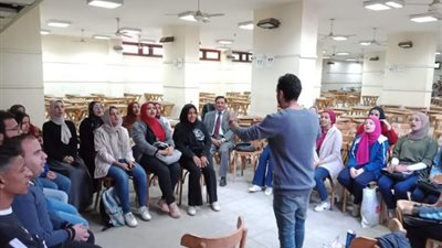  وكيل ألسن عين شمس للتعليم والطلاب في زيارة مفاجئة لتدريبات فريق كورال الكلية