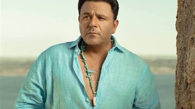 ننشر اول صورة للمطرب محمد فؤاد بعد تعرضه لوعكة صحية