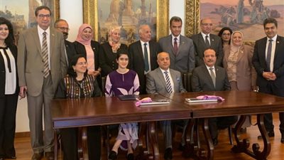 وزير التعليم العالي يستعرض تقريرًا حول زيارة الوفد المصري للجامعات الماليزية