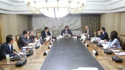 وزير التعليم العالى يعقد اجتماعا مع لجنة مشروع بيت مصر بالمدينة الدولية الجامعية بباريس