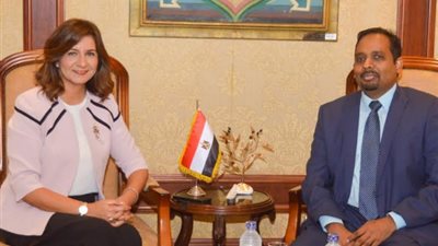 وزيرة الهجرة تبحث شكوى 75 طالبًا مصريًا في ماليزيا مع القائم بأعمال السفير الماليزي بالقاهرة