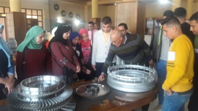 انطلاق الفوج العاشر من شباب جامعة الزقازيق لزيارة مصنع المحركات
