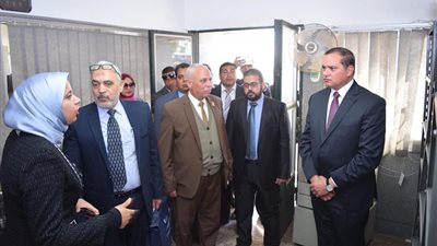 رئيس جامعة سوهاج يتابع تطوير قسمي جراحة القلب والصدر و كلي الأطفال بالمستشفي الجامعي