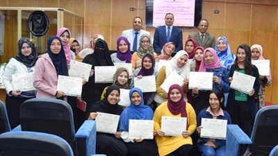 جامعة سوهاج تكرم ٢١ طالب لاجتيازهم تدريب ريادة الأعمال للمشروعات الزراعية