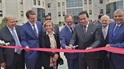 وزير التعليم العالي يفتتح فرع جامعة هيرتفوردشاير بالعاصمة اﻹدارية