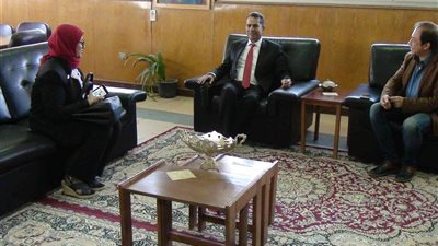 رئيس جامعة جنوب الوادى يستقبل الاعلامى جورج رشاد مذيع نشرة الاخبار بالتليفزيون المصرى