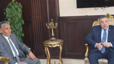 محافظ البحر الأحمر يناقش افتتاح كلية الألسن بالغردقة مع رئيس جامعة جنوب الوادي