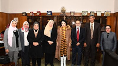 عميد ألسن عين شمس تستقبل زيارة الدعم الفني لإعتماد برامجها