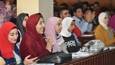 قرار بإلزام الطلاب بمحو أمية خمس دارسين