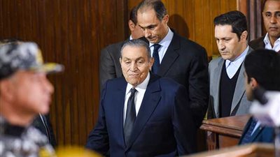 «القضاء الإداري» : رفض دعوى سحب أوسمة ونياشين «مبارك»