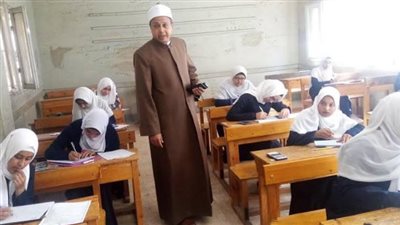 رئيس منطقة الأقصر الأزهرية يتابع امتحانات النقل الإعدادي والثانوي