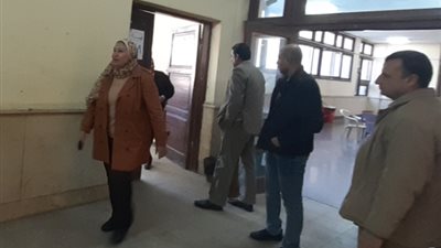 عميد ألسن عين شمس تواصل جولاتها للإطمئنان علي انتظام سير الأمتحانات