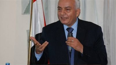 رضا حجازى يؤكد مراجعة خطوات التعاقد مع المعلمين الجدد