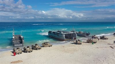 عاجل| القوات البحرية المصرية تنفذ عملية برمائية في المتوسط.. (صور)