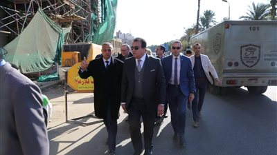 وزير التعليم العالي يتفقد المعهد القومي للأورام 