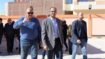 نائب وزير الإسكان للبنية الأساسية يتفقد مشروعات مياه الشرب والصرف الصحى بمحافظة البحر الأحمر