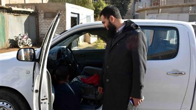 شركة مياه سوهاج توجه قافلة مائية لقرية كوم بدار.. وتزود سياراتها بأجهزة 