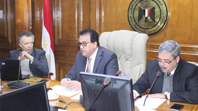 وزير التعليم العالي يرأس اجتماع صندوق العلوم والتنمية التكنولوجية 