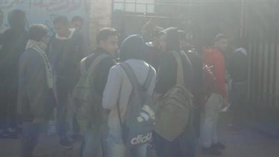 طلاب مدرسة أحمد بهجت الثانويه: امتحان اللغة الانجليزيه فى متناول الطالب المتفوق