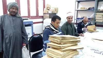 تسليم أسئلة امتحانات الشهادتين الابتدائية والإعدادية بالأقصر الأزهرية