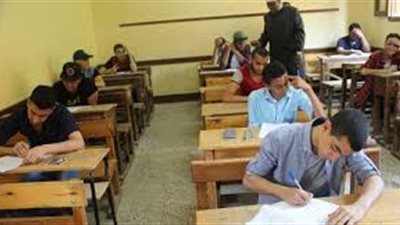 اليوم.. طلاب الصفين الأول والثاني الثانوي يمتحنون الأحياء والفلسفة