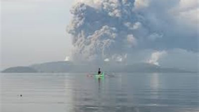 إجلاء 19 طالبا ماليزيا بجامعة الأدفنتست بعد ثوران بركان 