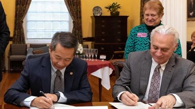 توقيع اتفاقية شراكة بين الجامعة الأمريكية بالقاهرة وكلية تشارلستون لتبادل الطلاب