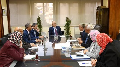 وزير الإسكان يتابع موقف خدمات مياه الشرب والصرف الصحى بالمدن الجديدة