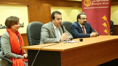 عبدالغفار يلتقي طلاب كليات الطب المتفوقين فى الامتحان الإلكترونى الموحد 