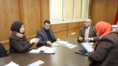 رئيس جامعة السويس يستقبل وفد منظومة الشكاوى الموحدة التابع لمجلس الوزراء