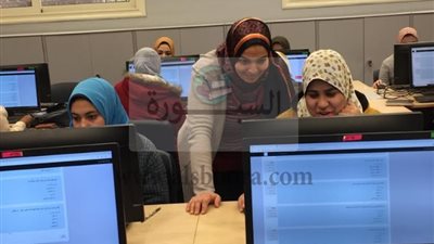 بالصور..أول امتحان إلكتروني لطلاب تمريض عين شمس