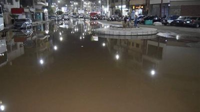 إنفجار احد خطوط المياه  الرئيس بشارع الجامعة بسوهاج