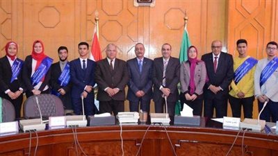 محافظ الإسماعلية يستعرض  تفعيل أنشطة الاتحادات الطلابية