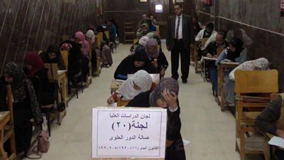 1587 طالباً يؤدون امتحانات الدراسات العليا بحقوق جنوب الوادى